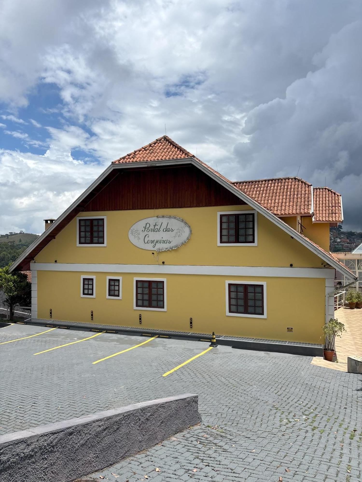 Pousada Portal Das Cerejeiras - Be Happy Group Hotel Campos do Jordao Exterior photo